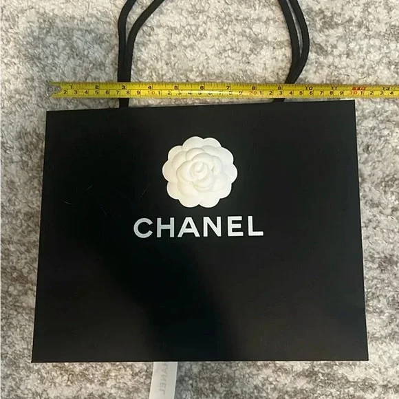 CHANEL SHOPPING BAG SIZE M 12”x9.5” inches - Picture 6 of 9